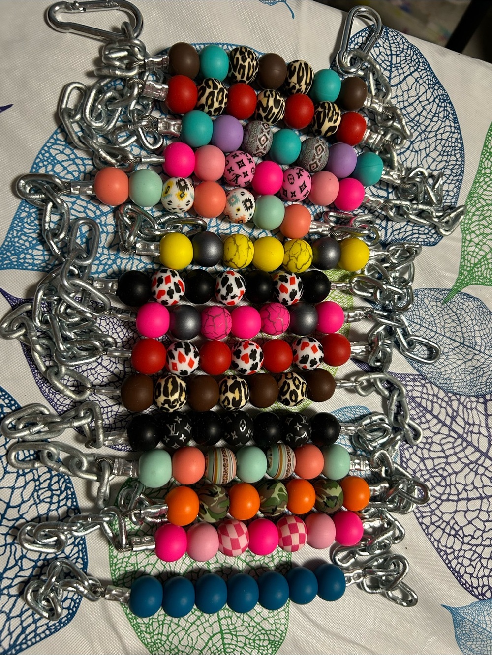 Silicone beaded curb chains